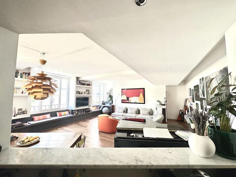 Renting a filming location for a professional video shoot in the 19th arrondissement of Paris, FRANCE